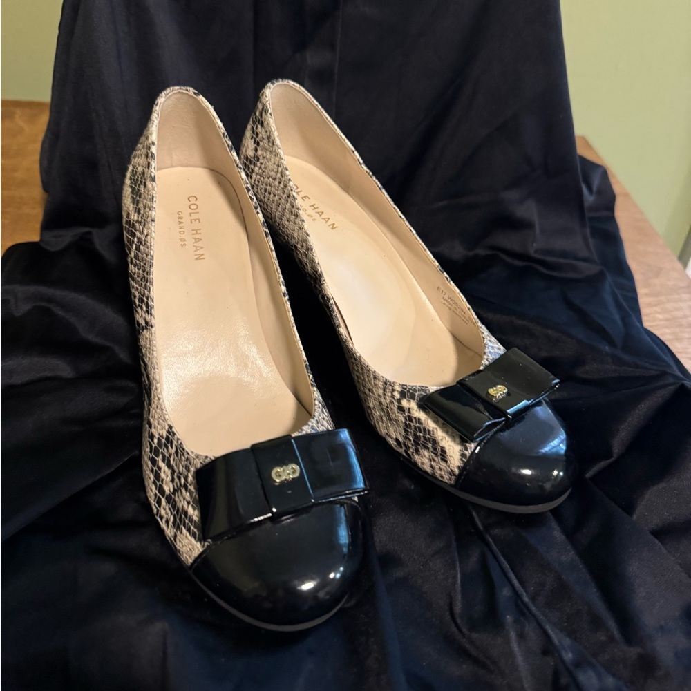 Cole Haan Women's Snakeskin Print Wedge Pumps with Black Accents Size 5